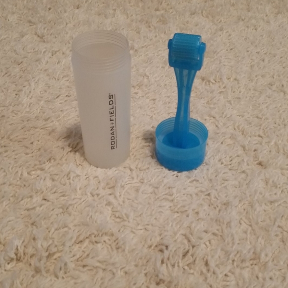 Rodan & Fields micro Roller - Picture 1 of 2